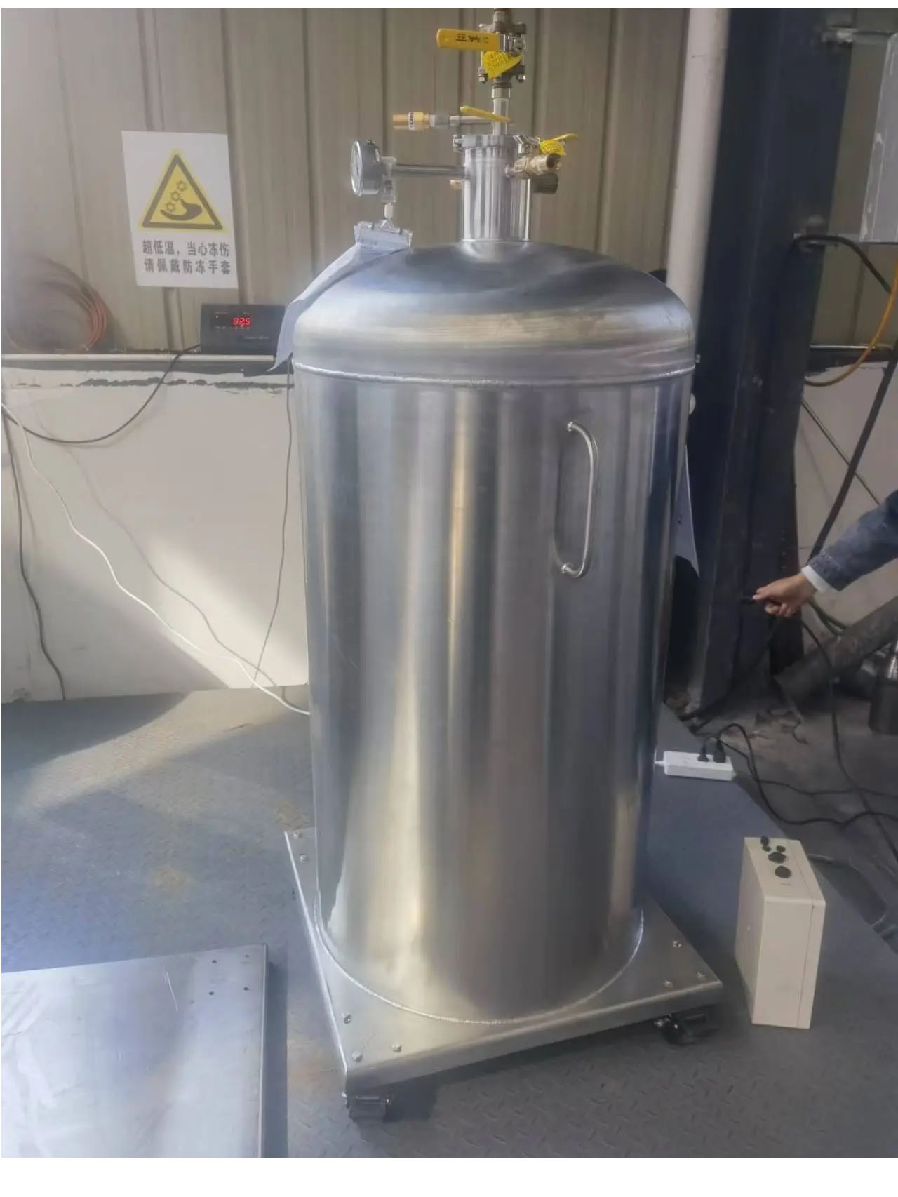 自增壓液氮罐試壓 自增壓液氮罐試壓